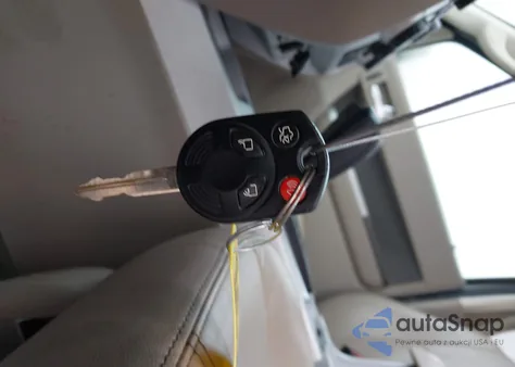 2010 Mercury Mariner Premier z USA, uszkodzony, nr VIN 4M2CN9HG8AKJ25672